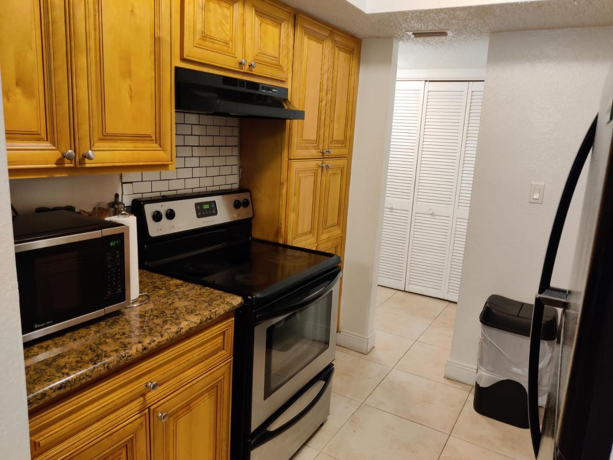 Centauri Vacation Rentals Beautiful 2-Bedroom Condo, Near All Orlando Attractions, Free Parking & Wi-Fi, King Bed Екстериор снимка